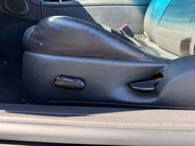 2002 Ford Thunderbird Base photo 13
