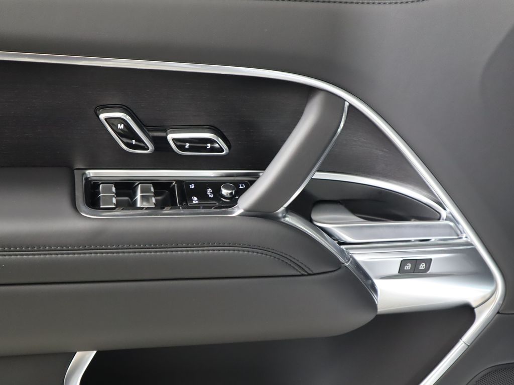 2025 Land Rover Range Rover SE photo 25
