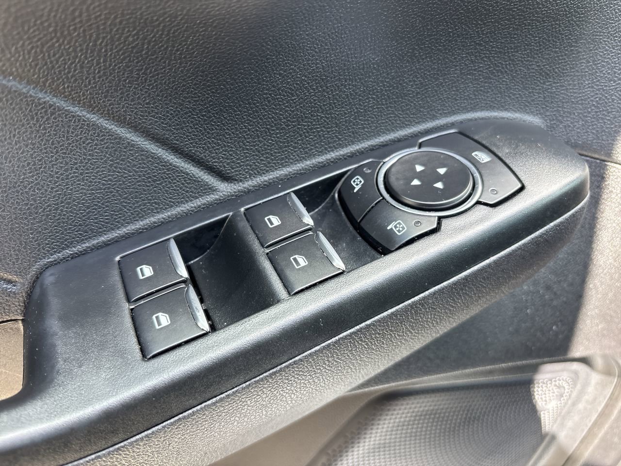 2022 Ford Escape SEL photo 17