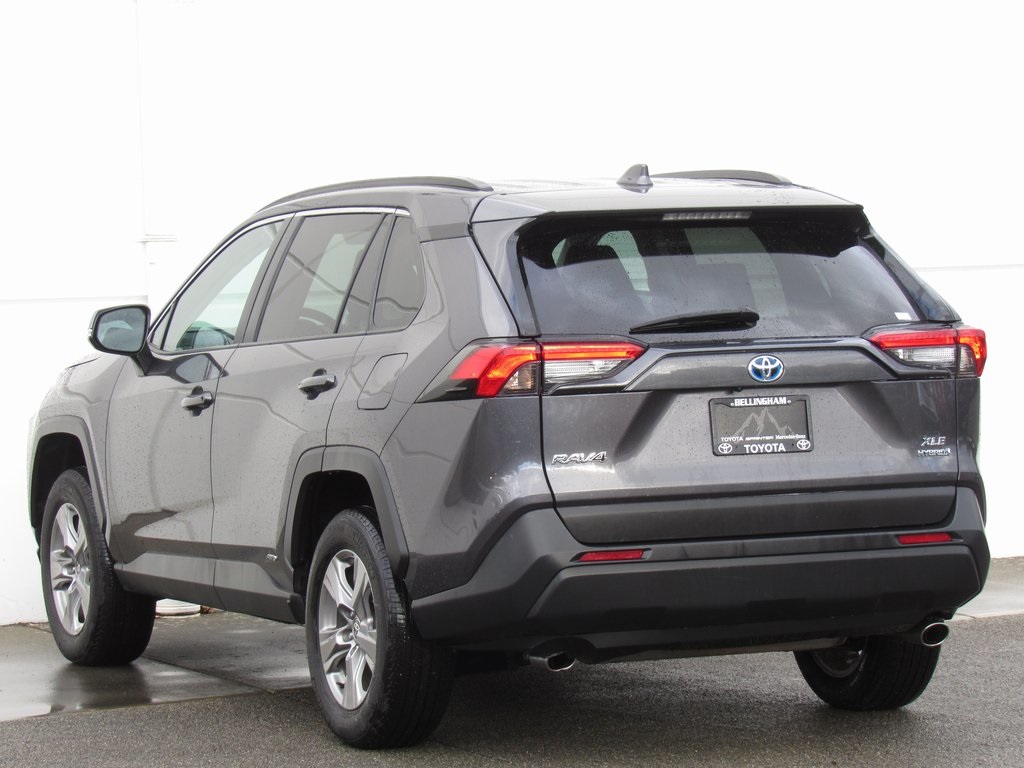 2024 Toyota RAV4 Hybrid XLE photo 2