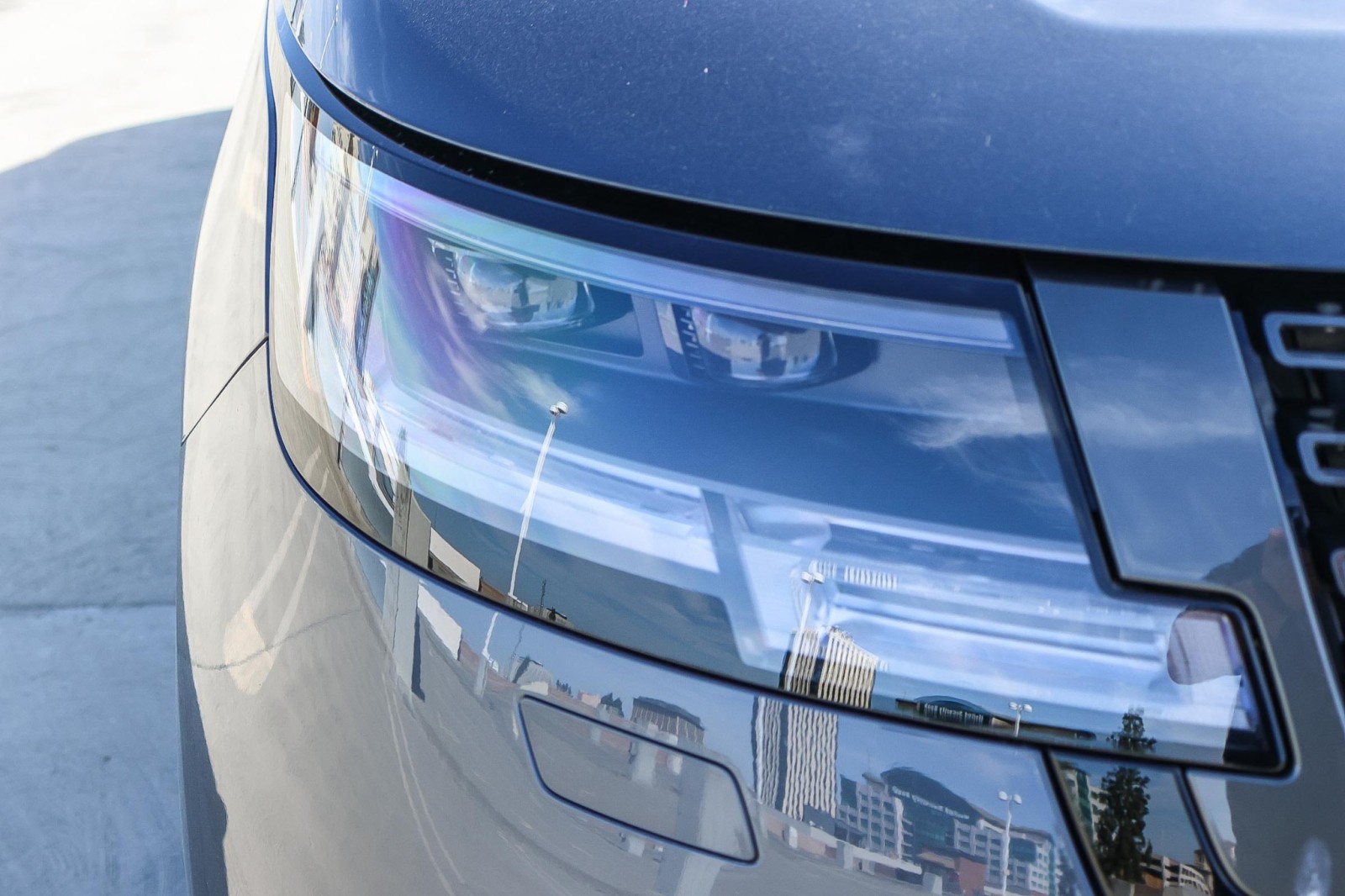2025 Land Rover Range Rover SE photo 10