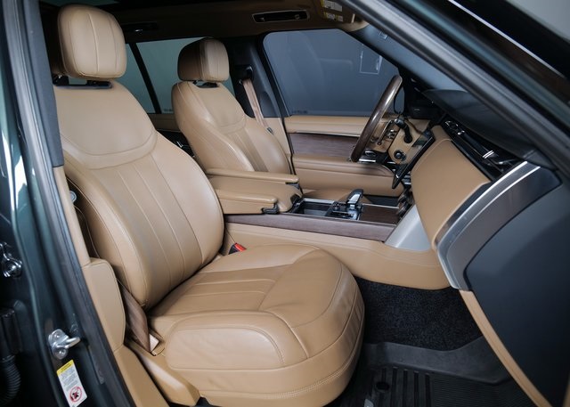 2023 Land Rover Range Rover SE photo 2