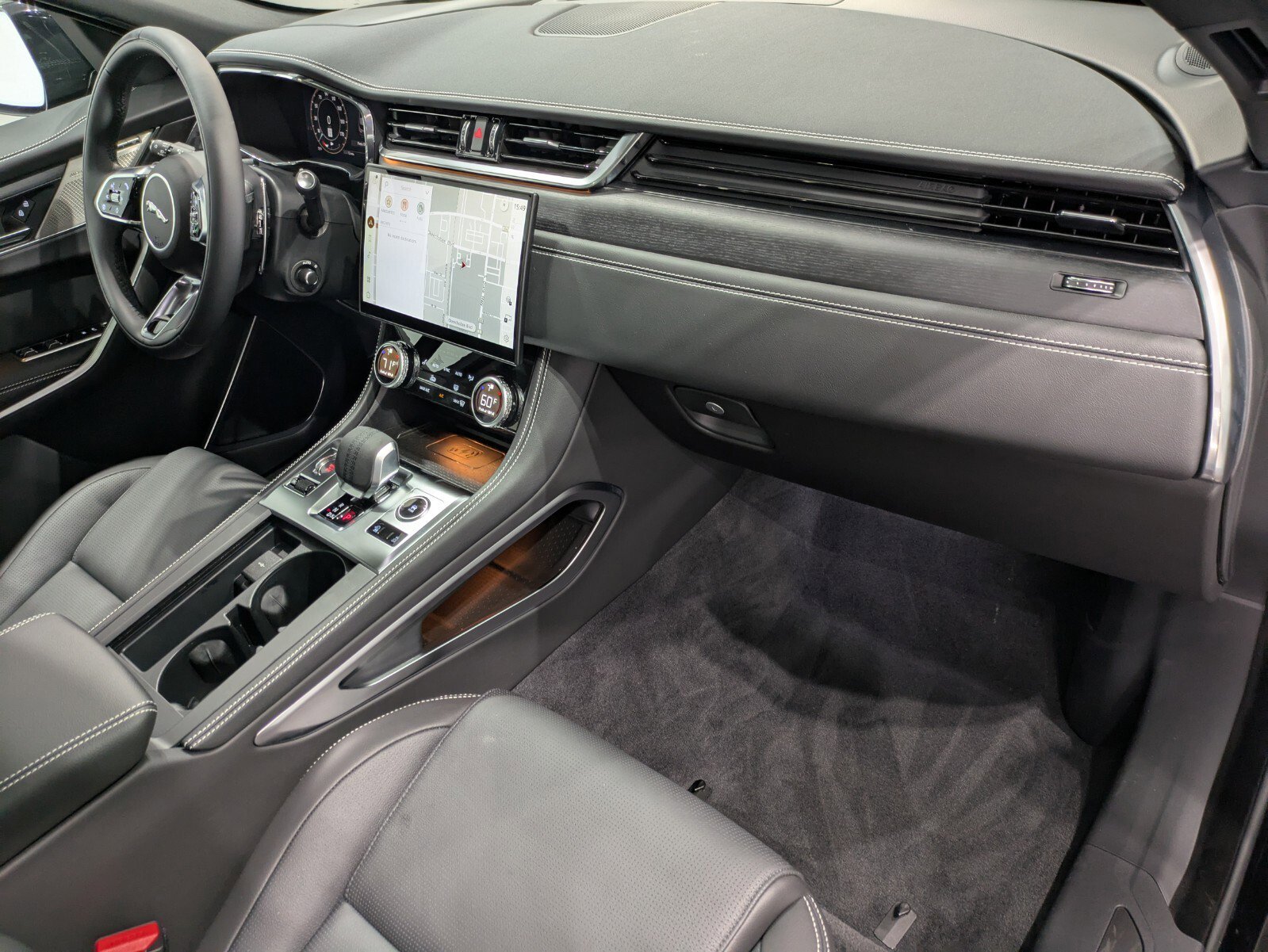 2026 Jaguar F-PACE P250 R-Dynamic S photo 24