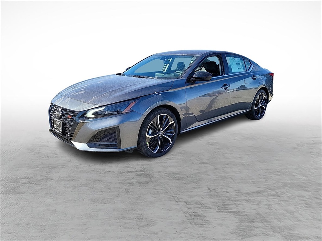 2025 Nissan Altima SR photo 2