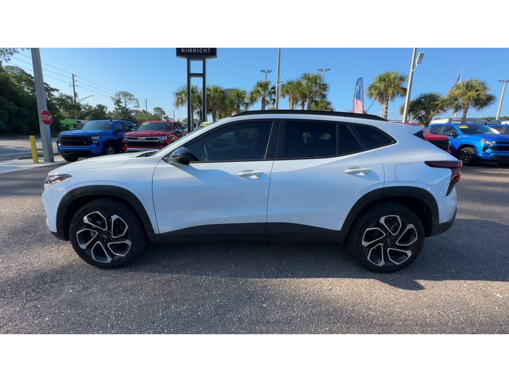 2025 Chevrolet Trax photo 4