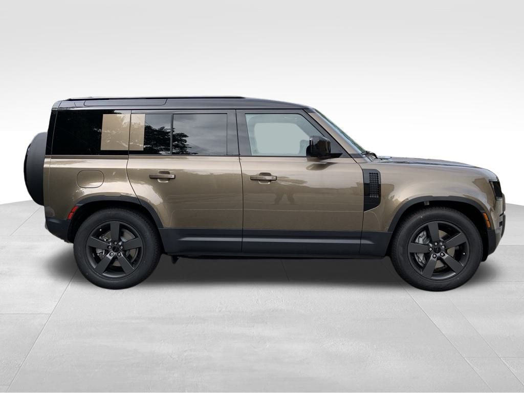 2026 Land Rover Defender 110 S photo 4