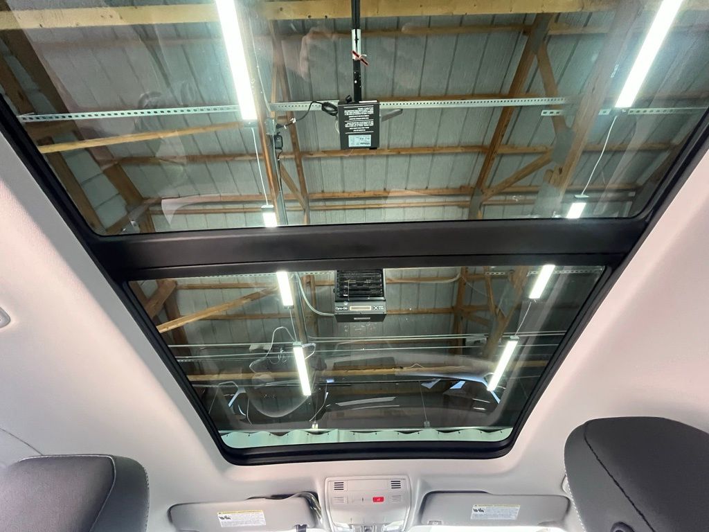 2025 Volkswagen Taos SE photo 10