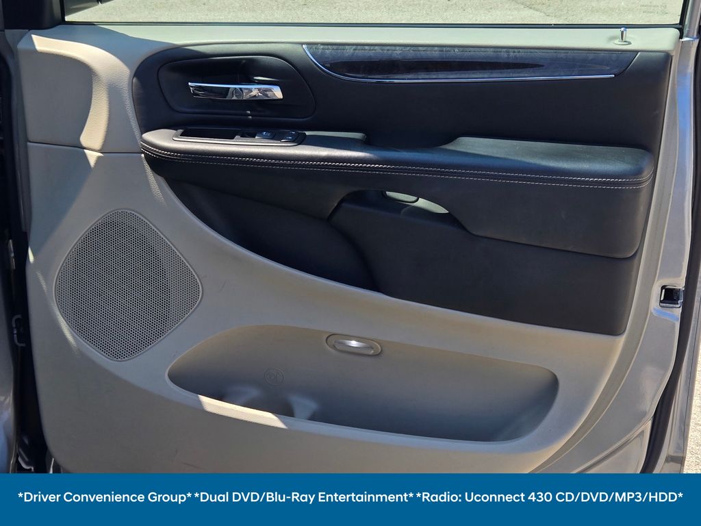 2013 Chrysler Town & Country photo 4