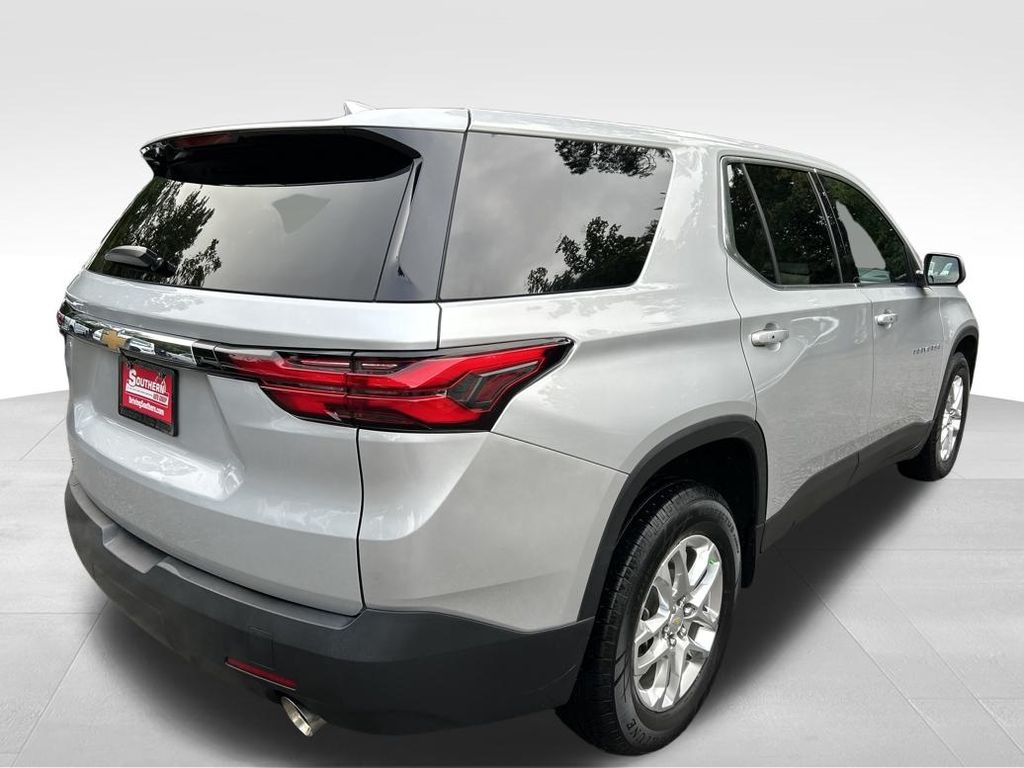 2022 Chevrolet Traverse LS photo 4