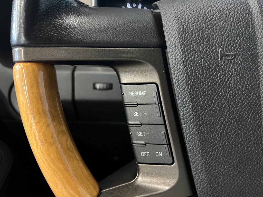 2014 Lincoln Navigator Base photo 9