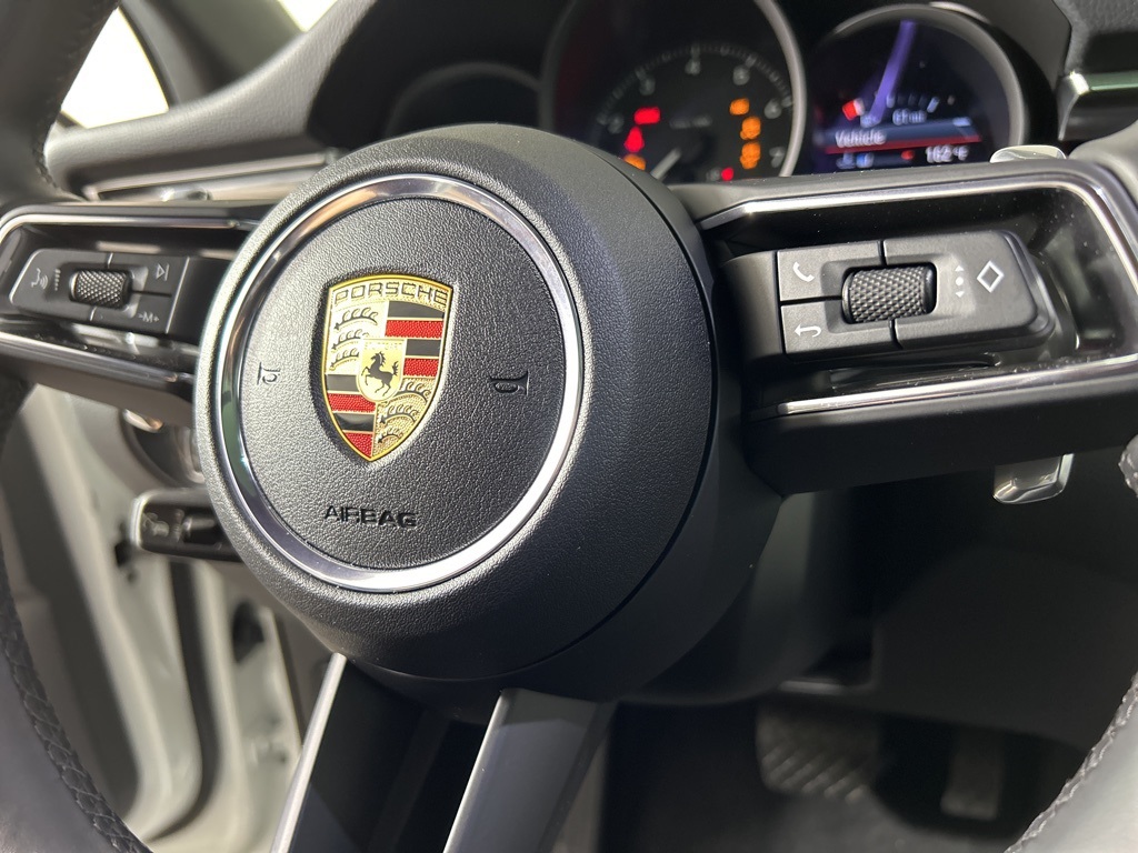 2025 Porsche Macan Base photo 25