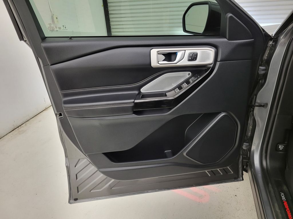 2021 Ford Explorer ST photo 11
