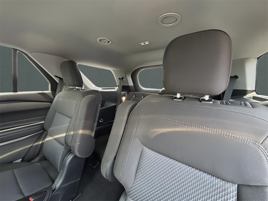 2023 Ford Explorer XLT photo 14