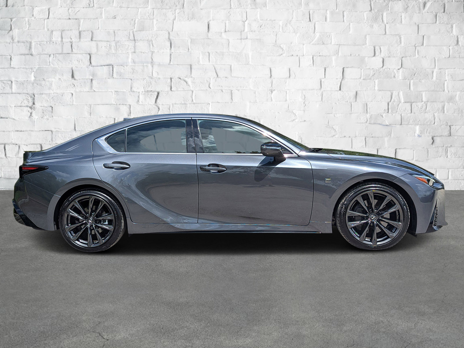 2024 Lexus IS 350 F SPORT photo 3