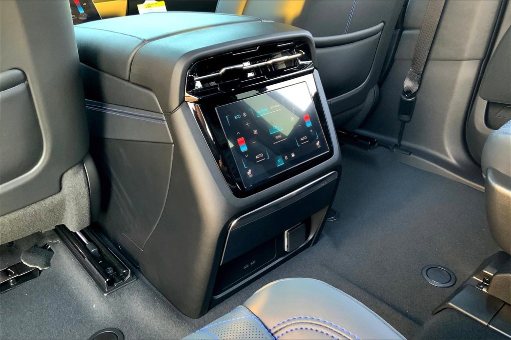 2025 Cadillac Escalade IQ Luxury photo 17