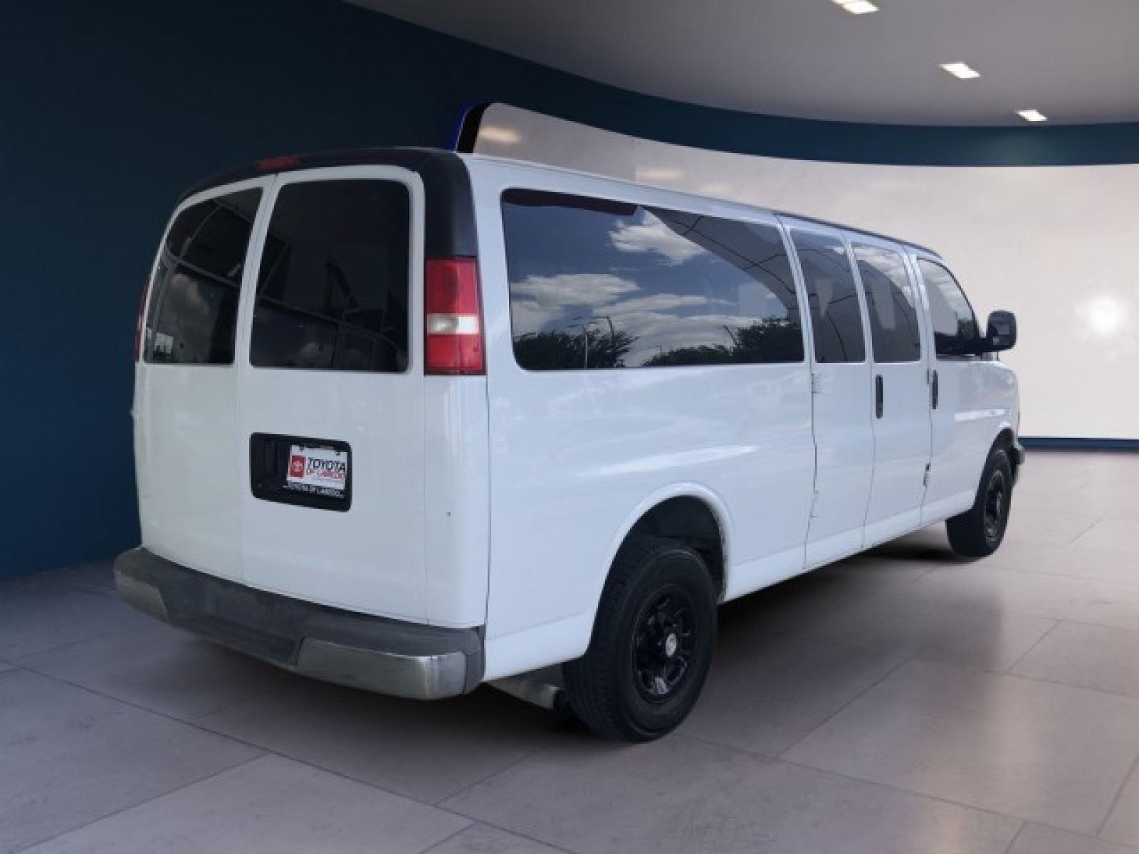 2017 Chevrolet Express Passenger LT photo 4