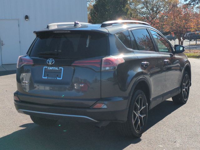 2017 Toyota RAV4 SE photo 3