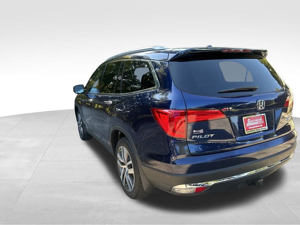 2017 Honda Pilot Touring photo 3