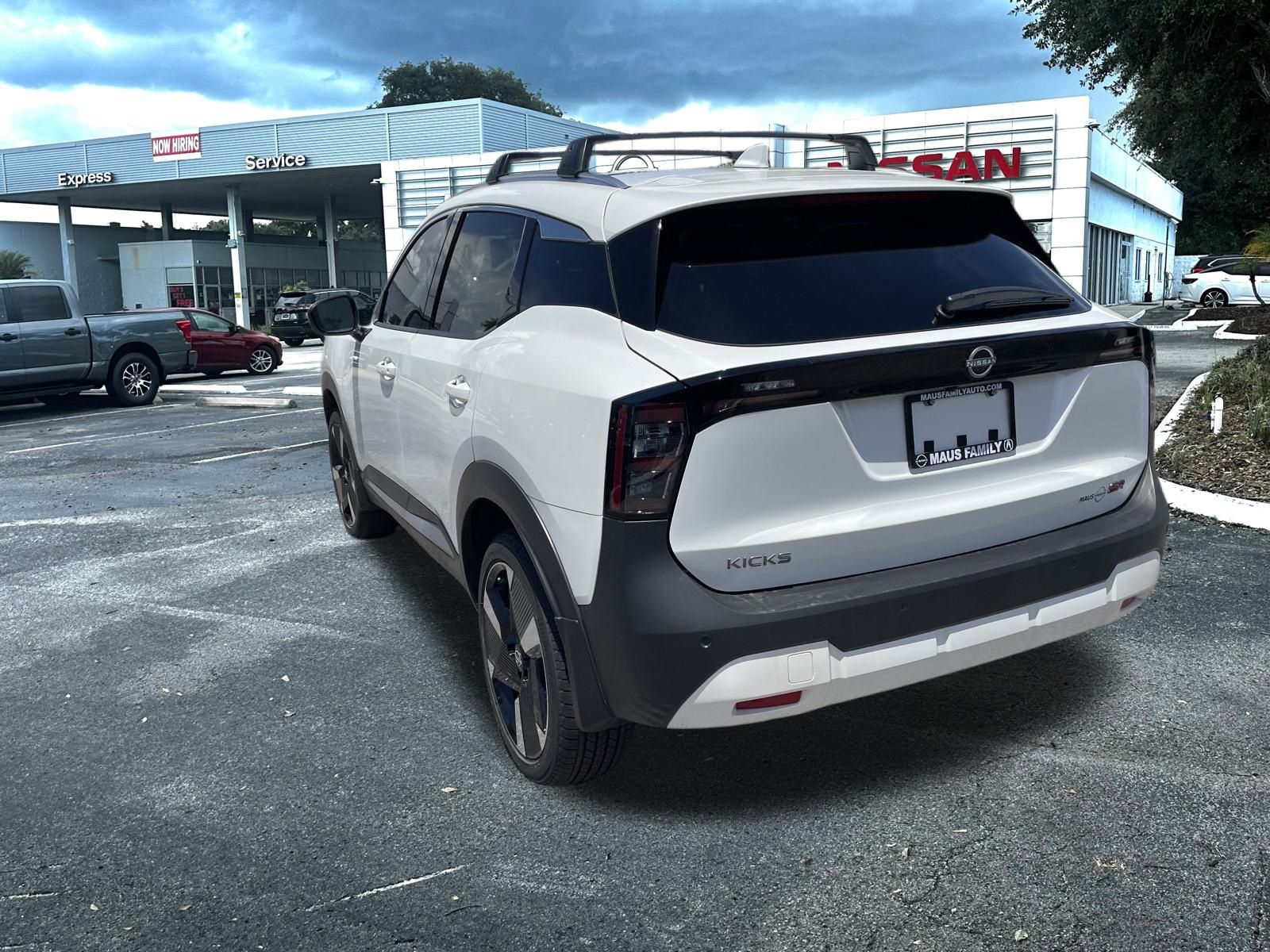 2025 Nissan Kicks SR photo 3