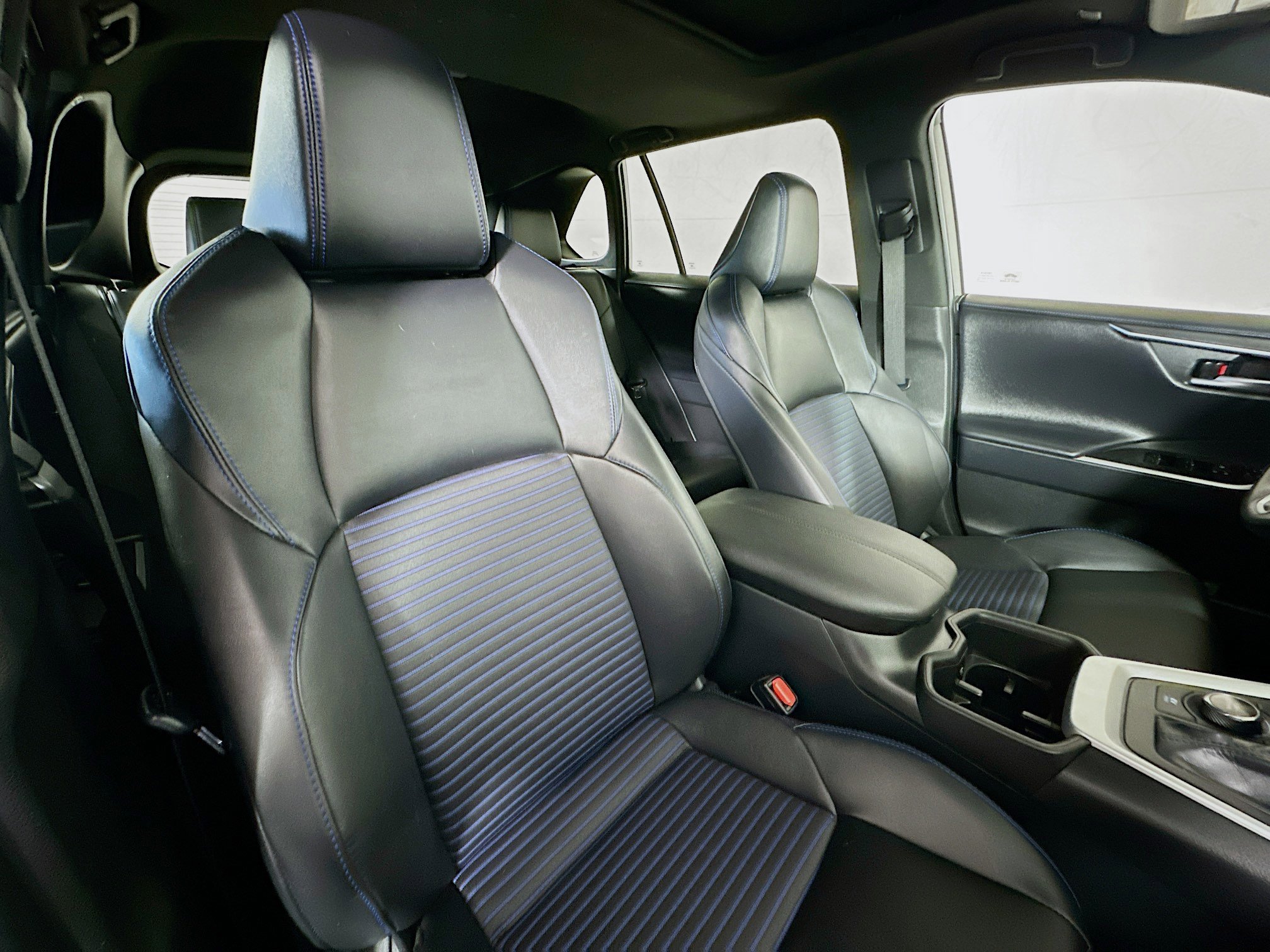 2024 Toyota RAV4 Hybrid XSE photo 23