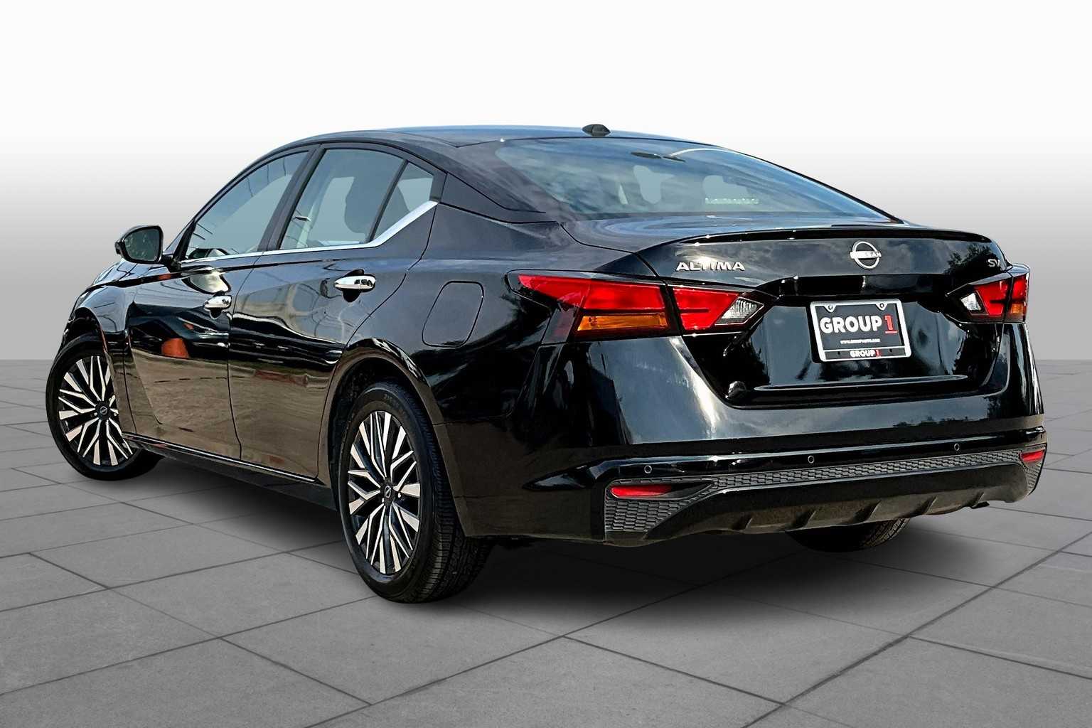 2023 Nissan Altima SV photo 10