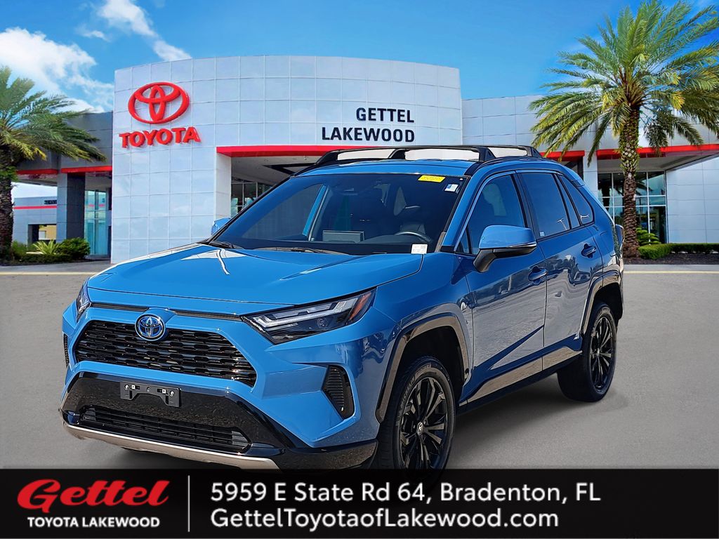 2022 Toyota RAV4 SE's photo