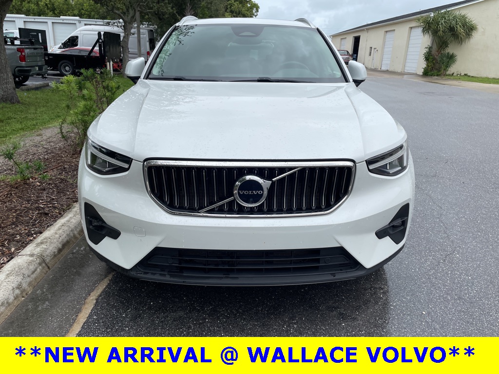 2023 Volvo XC40 Ultimate photo 2