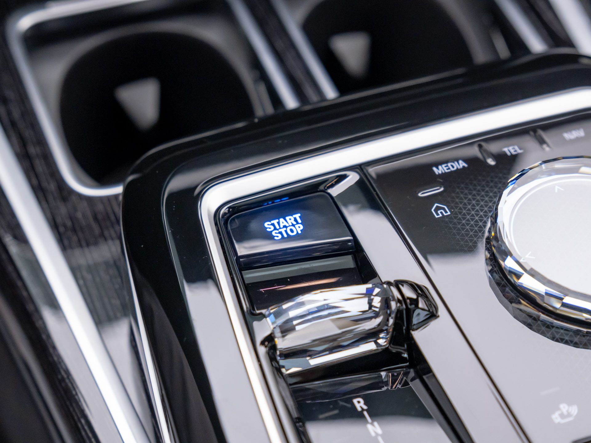 New 2025 Black Sapphire Metallic BMW M70 image 21