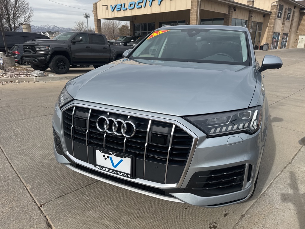 2024 Audi Q7 45 Premium Plus photo 2