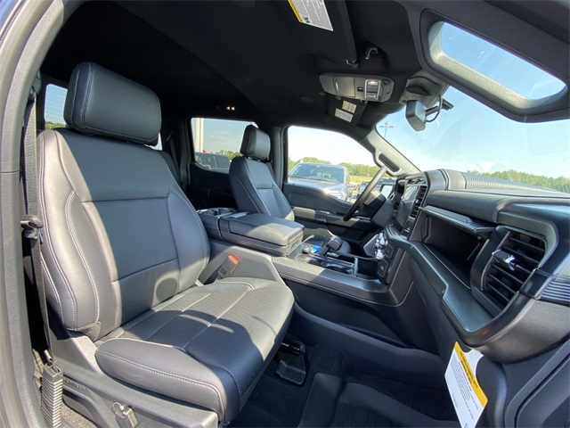 2025 Ford F-150 Lariat photo 18