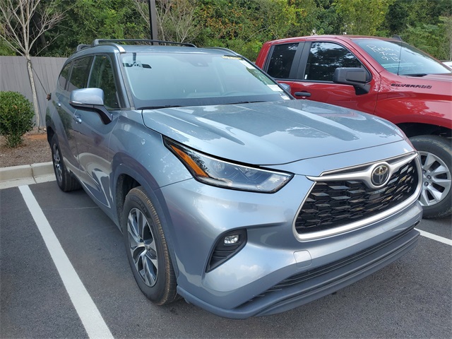 2021 Toyota Highlander XLE photo 3