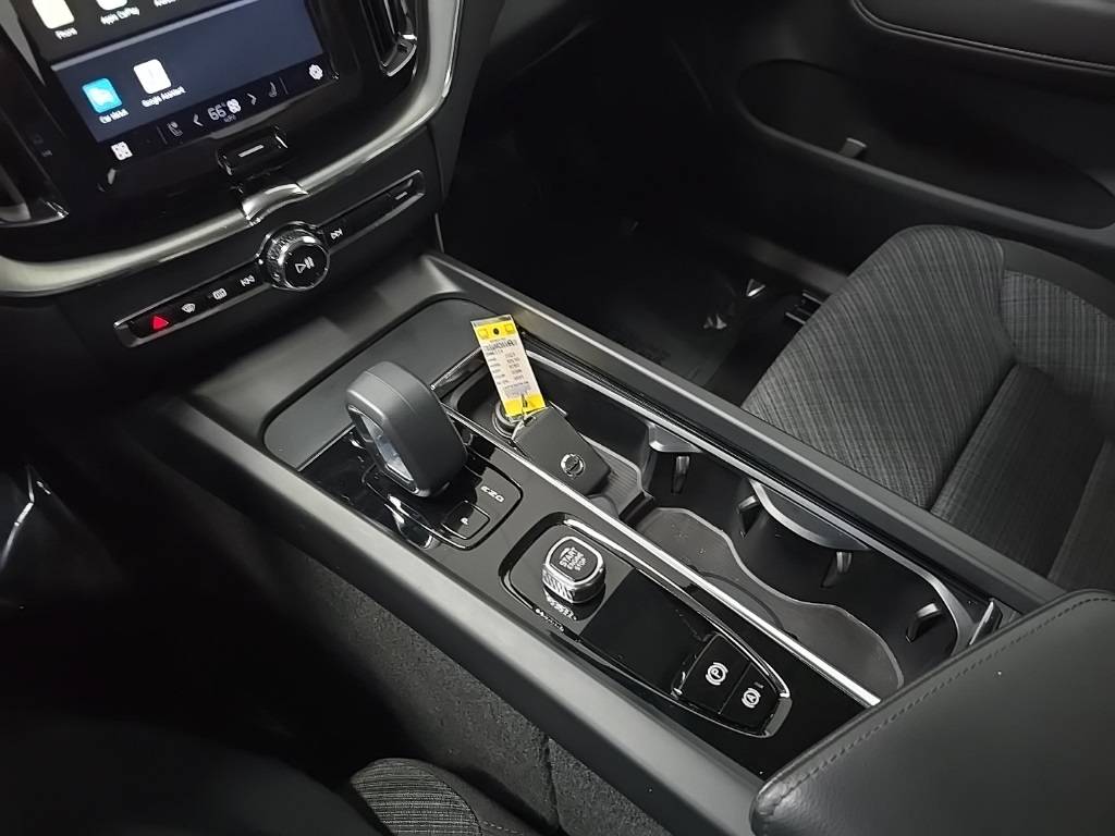 2023 Volvo XC60 B5 Core photo 26