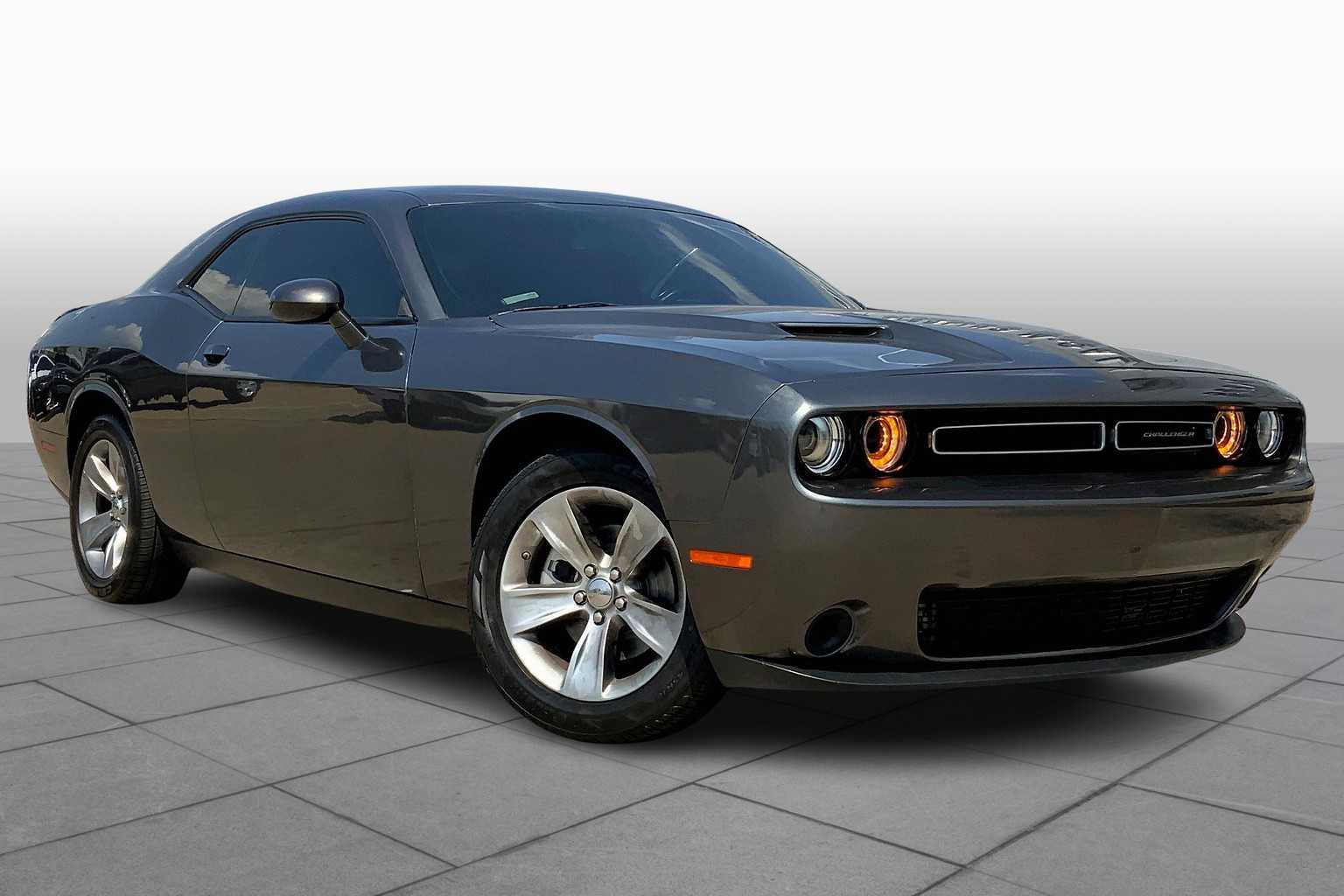 2023 Dodge Challenger SXT photo 2