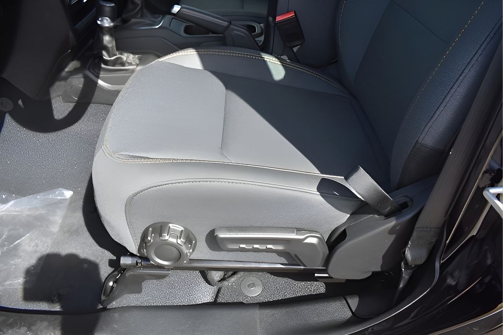 2025 Jeep Wrangler Sport photo 12