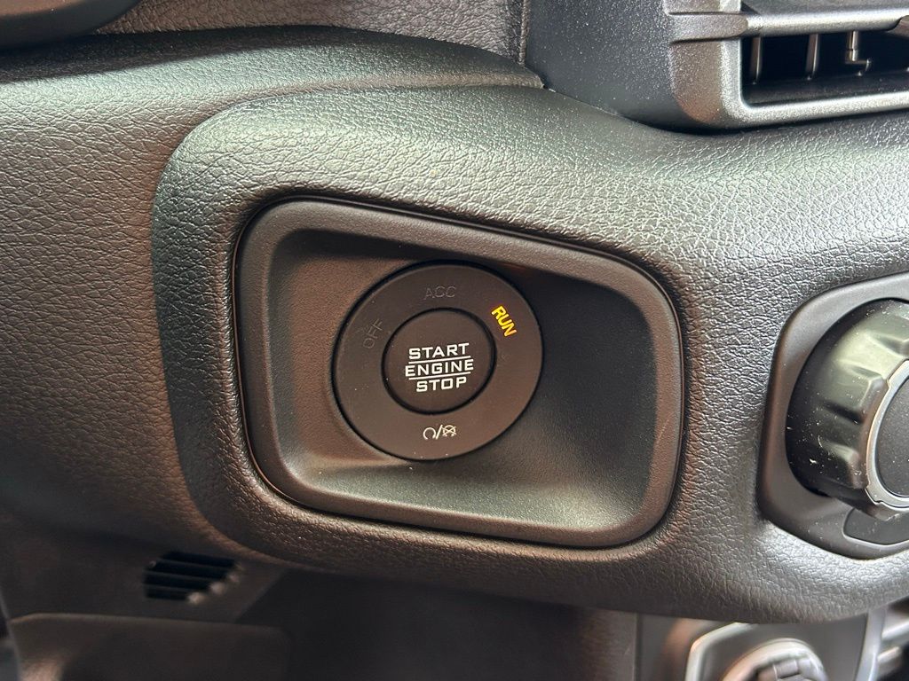 2025 Jeep Gladiator Sport S photo 31