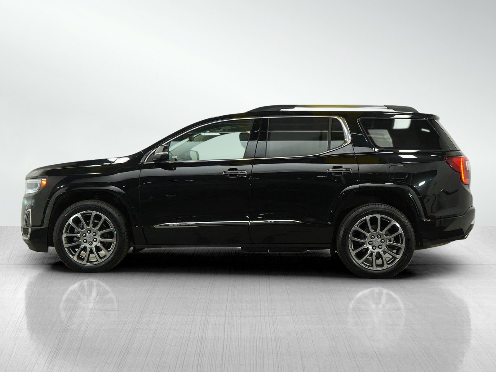 Used 2023 GMC Acadia Denali with VIN 1GKKNXLS2PZ230942 for sale in Roseville, Minnesota