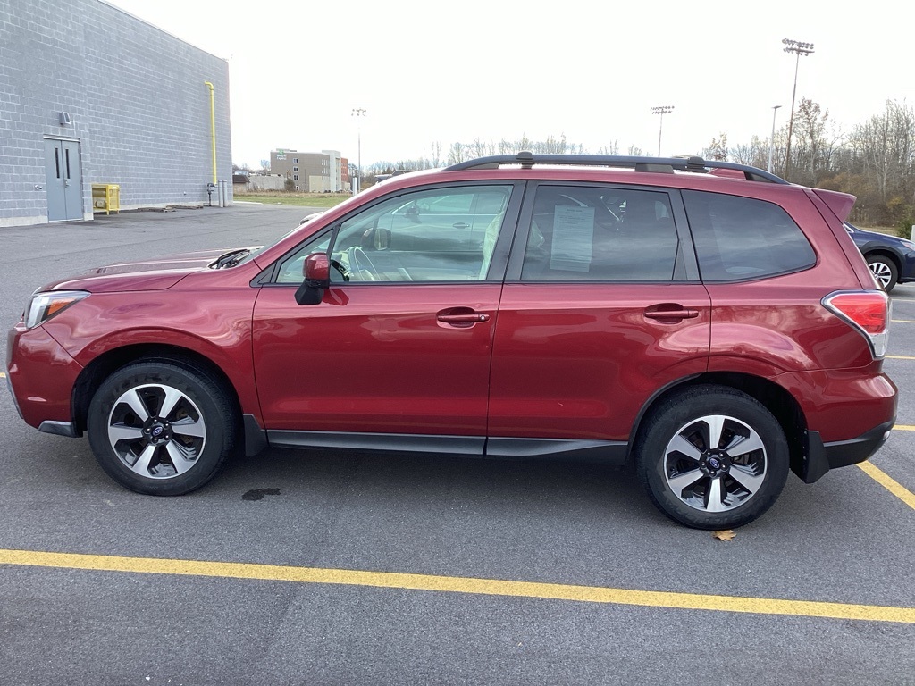 2018 Subaru Forester 2.5i Premium photo 4