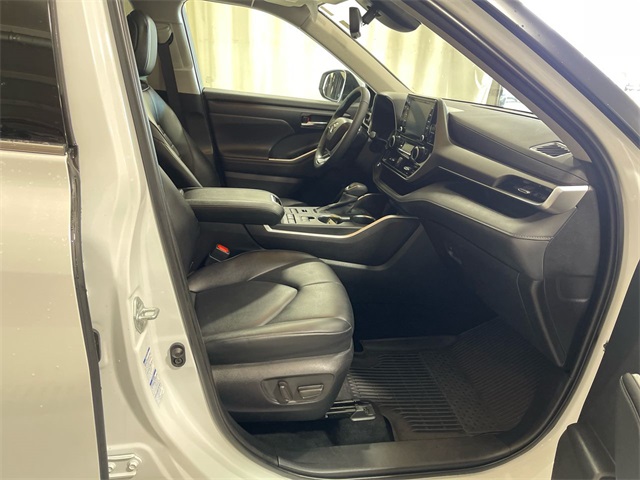 2022 Toyota Highlander XLE photo 25