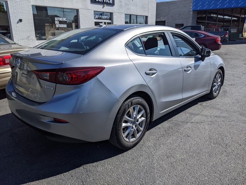 2016 Mazda Mazda3 Touring photo 3