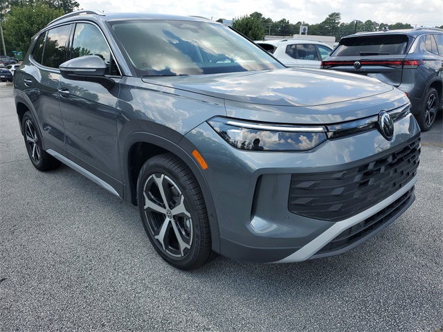 2025 Volkswagen Tiguan SE photo 3