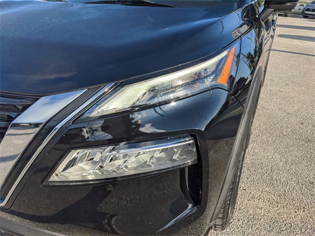 2021 Nissan Rogue SV photo 4