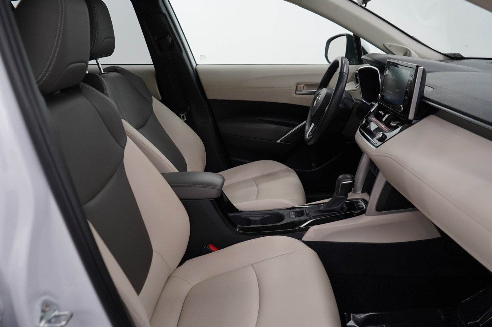 2022 Toyota Corolla Cross XLE photo 9