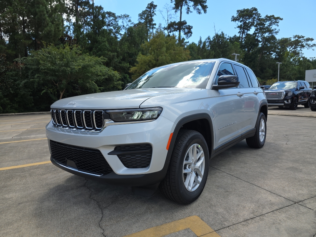 2025 Jeep Grand Cherokee Laredo X photo 3