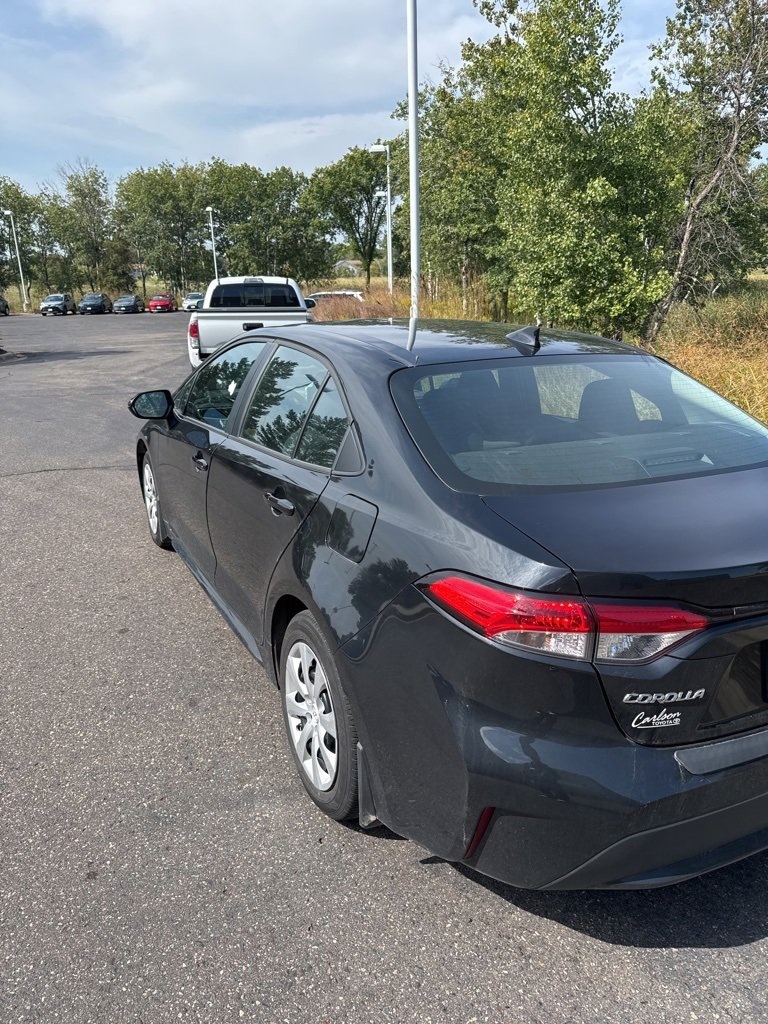 2022 Toyota Corolla LE photo 3