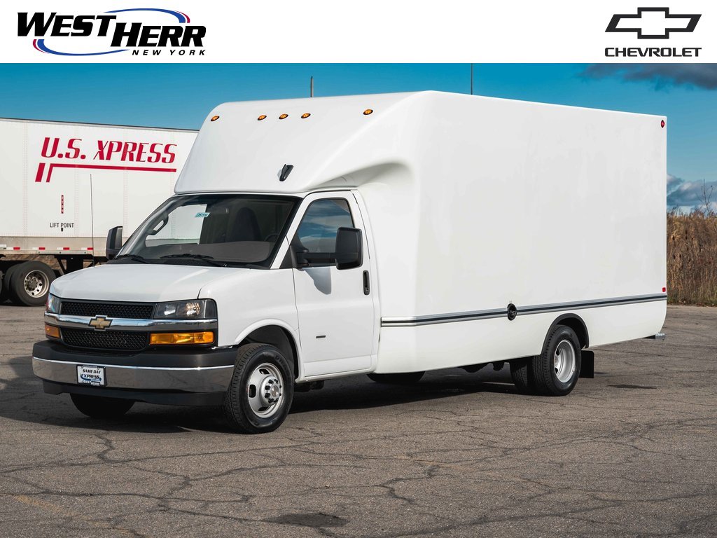2025 Chevrolet Express Cutaway Base's photo