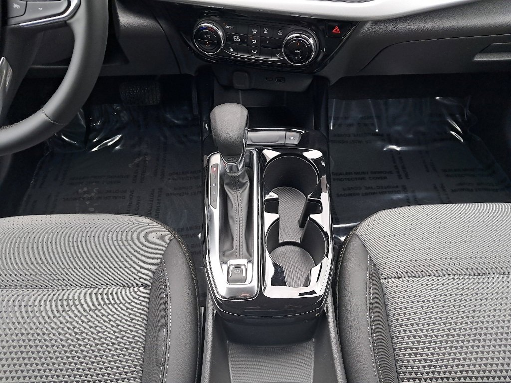 2024 Chevrolet Trax LT photo 17