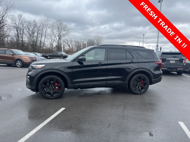 2023 Ford Explorer ST's photo