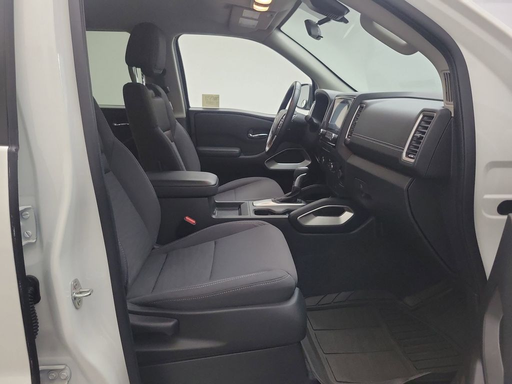 2022 Nissan Frontier SV photo 23