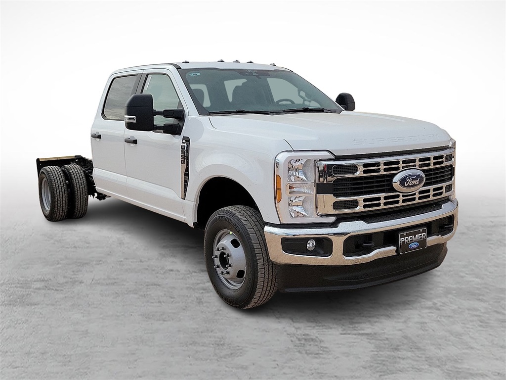 2026 Ford F-350 Super Duty Chassis Cab XL's photo
