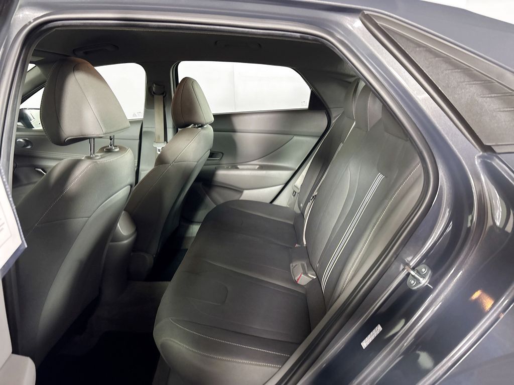 2023 Hyundai Elantra SEL photo 18